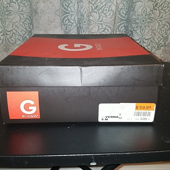 Shoes - Picture 4 of 4